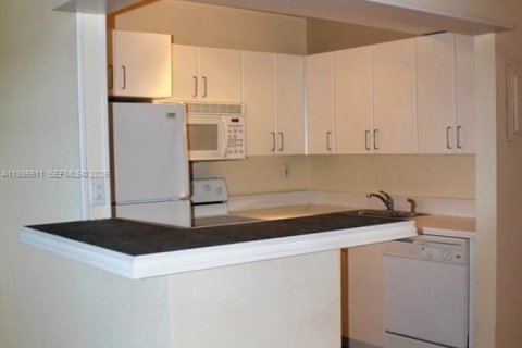 Снять в аренду кондоминиум в Форт-Лодердейл, Флорида 1 спальня, 54.63м2, № 2013946 - фото 3