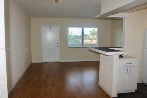 Снять в аренду кондоминиум в Форт-Лодердейл, Флорида 1 спальня, 54.63м2, № 2013946 - фото 2