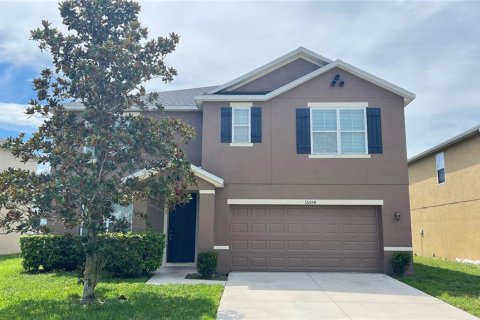 House in Clermont, Florida 5 bedrooms, 240.99 sq.m. № 1901726 - photo 1