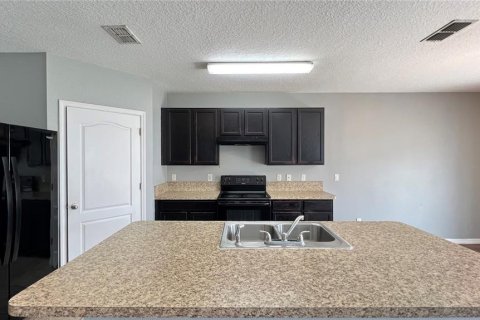 House in Clermont, Florida 5 bedrooms, 240.99 sq.m. № 1901726 - photo 13