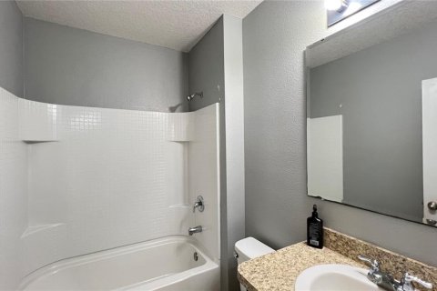 House in Clermont, Florida 5 bedrooms, 240.99 sq.m. № 1901726 - photo 25