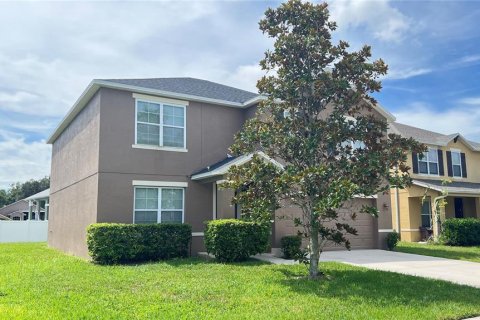 House in Clermont, Florida 5 bedrooms, 240.99 sq.m. № 1901726 - photo 2