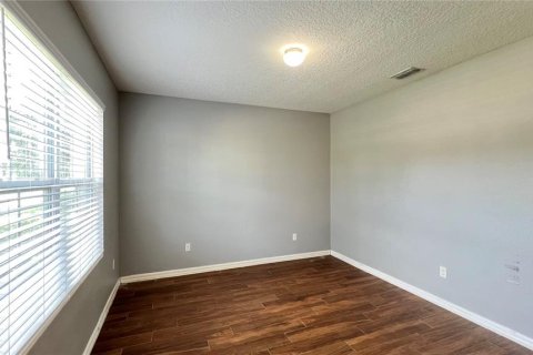 House in Clermont, Florida 5 bedrooms, 240.99 sq.m. № 1901726 - photo 6