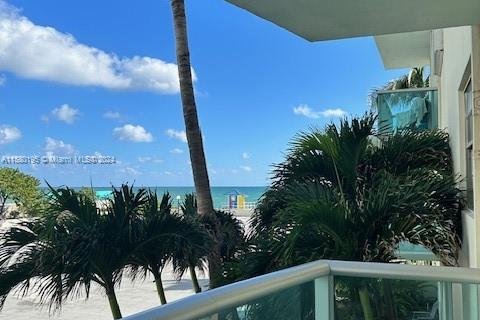 Condo in Hollywood, Florida, 1 bedroom № 2015032 - photo 10