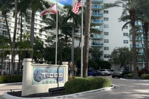 Condo in Hollywood, Florida, 1 bedroom  № 2015032