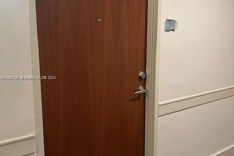 Condo in Hollywood, Florida, 1 bedroom № 2015032 - photo 9