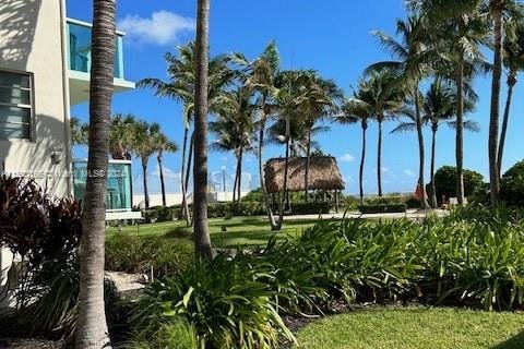 Condo in Hollywood, Florida, 1 bedroom № 2015032 - photo 2