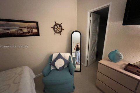 Condo in Hollywood, Florida, 1 bedroom № 2015032 - photo 20