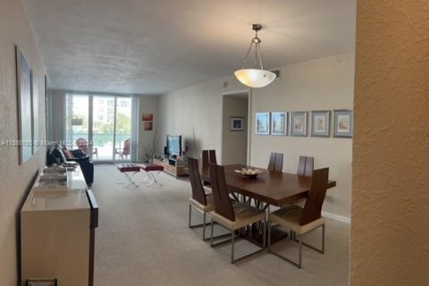 Condo in Hollywood, Florida, 1 bedroom № 2015032 - photo 12