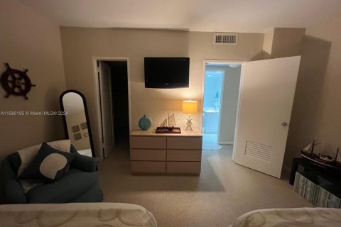 Condo in Hollywood, Florida, 1 bedroom № 2015032 - photo 22