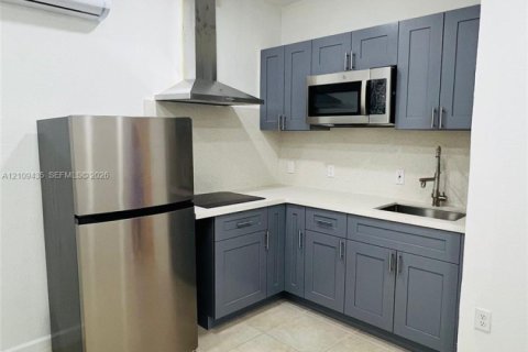 Immobilier commercial à louer à Homestead, Floride: 1 chambre, 185.06 m2 № 2428255 - photo 6
