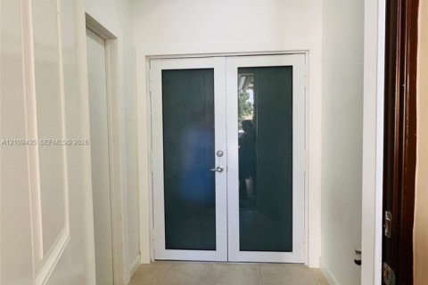 Immobilier commercial à louer à Homestead, Floride: 1 chambre, 185.06 m2 № 2428255 - photo 4