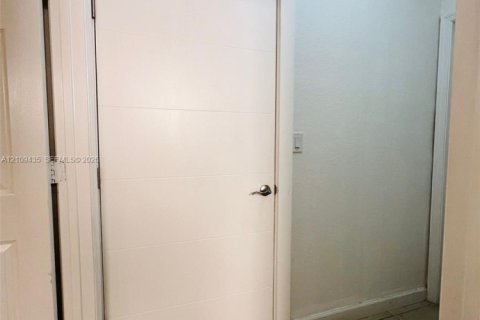 Immobilier commercial à louer à Homestead, Floride: 1 chambre, 185.06 m2 № 2428255 - photo 5