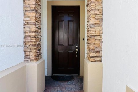 Immobilier commercial à louer à Homestead, Floride: 1 chambre, 185.06 m2 № 2428255 - photo 2