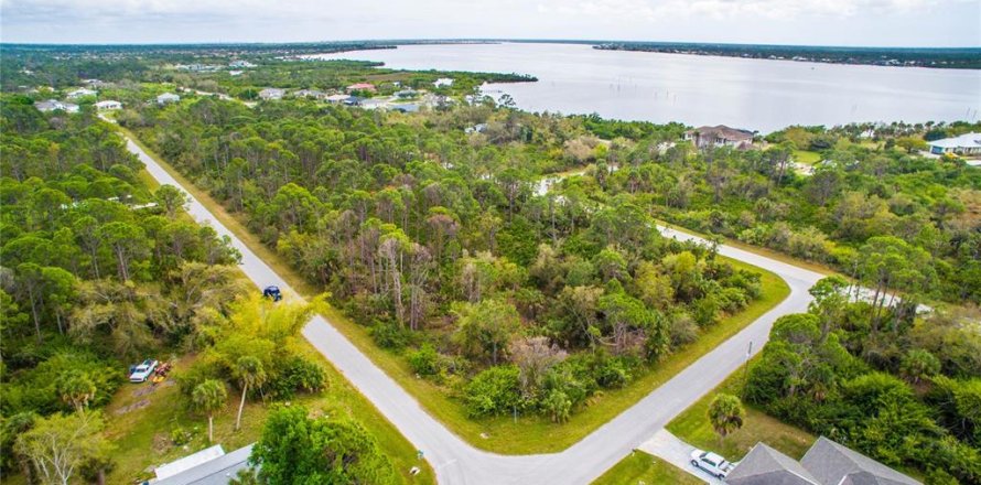 Land in Port Charlotte, Florida № 2228542