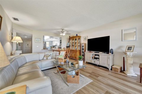 Copropriété à vendre à Bradenton, Floride: 2 chambres, 113.71 m2 № 2211029 - photo 11