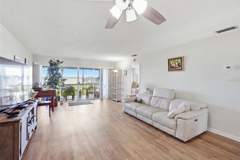 Copropriété à vendre à Bradenton, Floride: 2 chambres, 113.71 m2 № 2211029 - photo 4