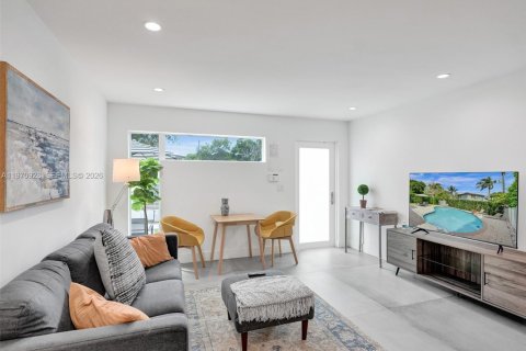 House in Fort Lauderdale, Florida 7 bedrooms, 283.35 sq.m. № 2031496 - photo 23