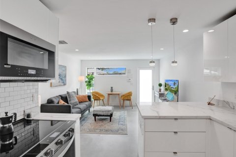 House in Fort Lauderdale, Florida 7 bedrooms, 283.35 sq.m. № 2031496 - photo 28