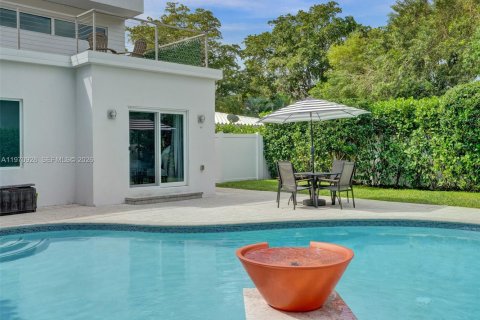 House in Fort Lauderdale, Florida 7 bedrooms, 283.35 sq.m. № 2031496 - photo 6