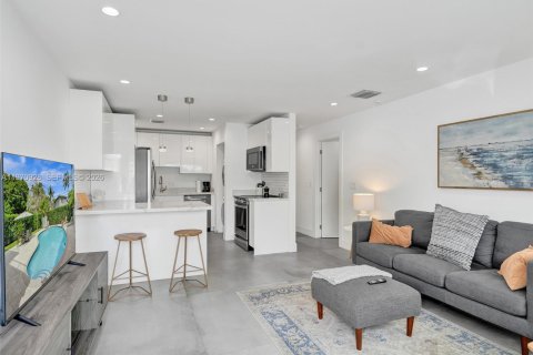 House in Fort Lauderdale, Florida 7 bedrooms, 283.35 sq.m. № 2031496 - photo 12