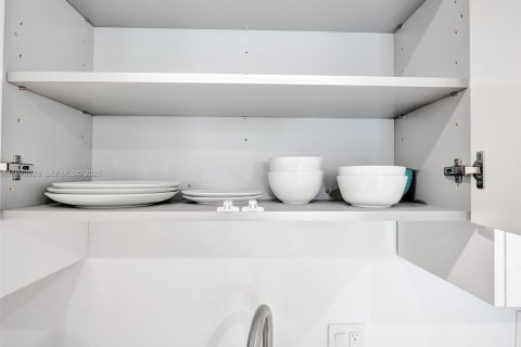 House in Fort Lauderdale, Florida 7 bedrooms, 283.35 sq.m. № 2031496 - photo 30