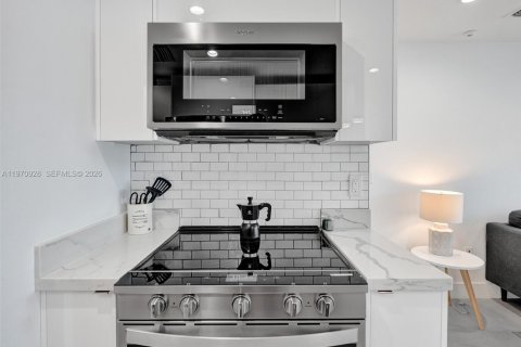 House in Fort Lauderdale, Florida 7 bedrooms, 283.35 sq.m. № 2031496 - photo 24