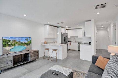 House in Fort Lauderdale, Florida 7 bedrooms, 283.35 sq.m. № 2031496 - photo 19