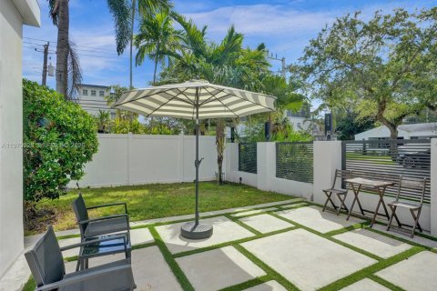 House in Fort Lauderdale, Florida 7 bedrooms, 283.35 sq.m. № 2031496 - photo 11