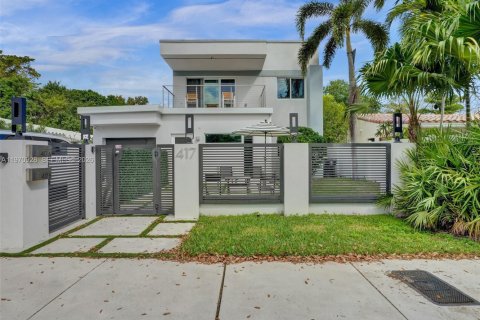 House in Fort Lauderdale, Florida 7 bedrooms, 283.35 sq.m. № 2031496 - photo 2