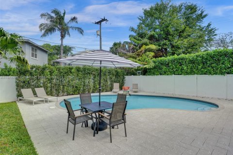 House in Fort Lauderdale, Florida 7 bedrooms, 283.35 sq.m. № 2031496 - photo 4