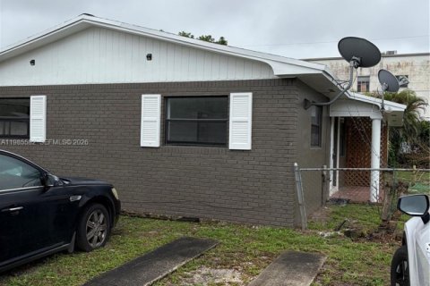 Casa en alquiler en Davie, Florida, 2 dormitorios, 74.32 m2 № 2047540 - foto 2