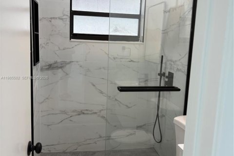 Casa en alquiler en Davie, Florida, 2 dormitorios, 74.32 m2 № 2047540 - foto 12