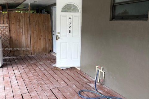 Casa en alquiler en Davie, Florida, 2 dormitorios, 74.32 m2 № 2047540 - foto 3