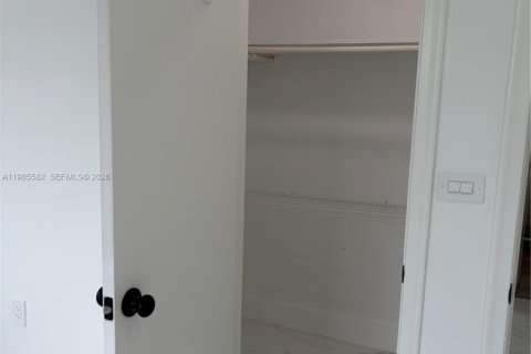 Casa en alquiler en Davie, Florida, 2 dormitorios, 74.32 m2 № 2047540 - foto 8