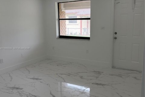 Casa en alquiler en Davie, Florida, 2 dormitorios, 74.32 m2 № 2047540 - foto 11