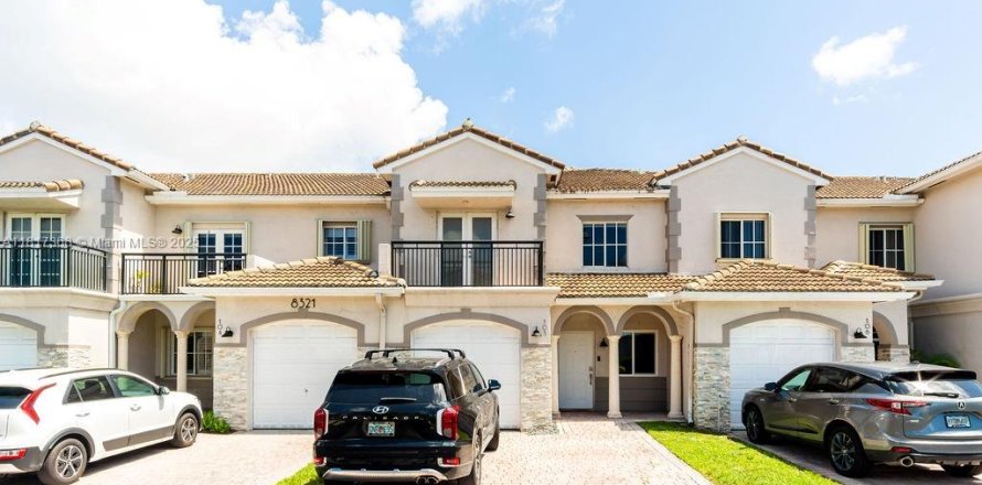 Condo in Miami, Florida, 4 bedrooms № 1779847