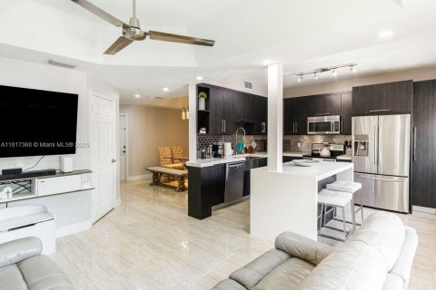 Condo in Miami, Florida, 4 bedrooms  № 1779847 - photo 7