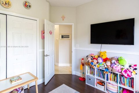 Condo in Miami, Florida, 4 bedrooms  № 1779847 - photo 25
