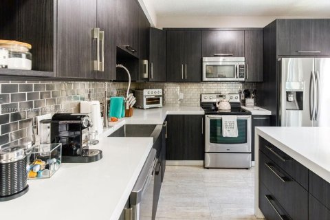 Condo in Miami, Florida, 4 bedrooms  № 1779847 - photo 13