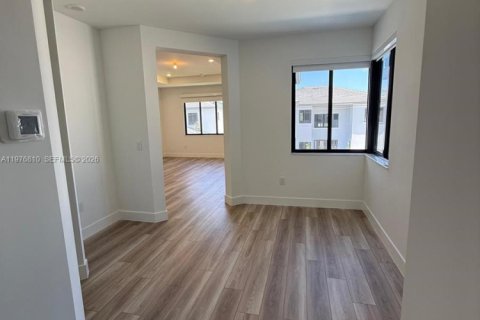 Купить виллу или дом в Майами, Флорида 6 спален, 408.77м2, № 2079439 - фото 5