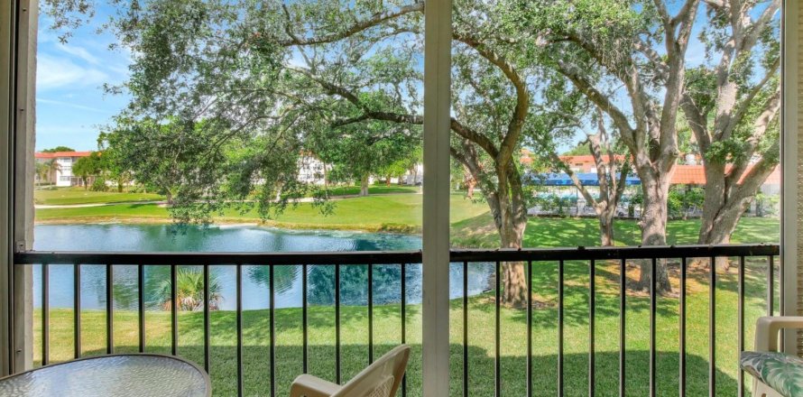 Condominio en Pembroke Pines, Florida, 2 dormitorios № 2184267