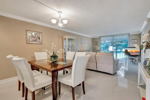 Condominio en venta en Pembroke Pines, Florida, 2 dormitorios, 108.7 m2 № 2184267 - foto 4