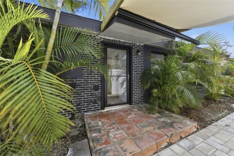 House in Sarasota, Florida 2 bedrooms, 89.74 sq.m. № 2205142
