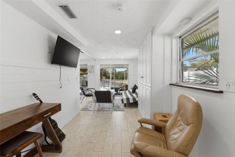 House in Sarasota, Florida 2 bedrooms, 89.74 sq.m. № 2205142 - photo 13