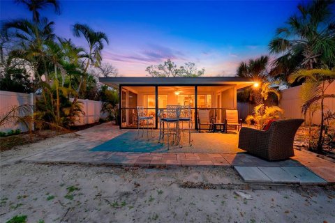 House in Sarasota, Florida 2 bedrooms, 89.74 sq.m. № 2205142 - photo 2