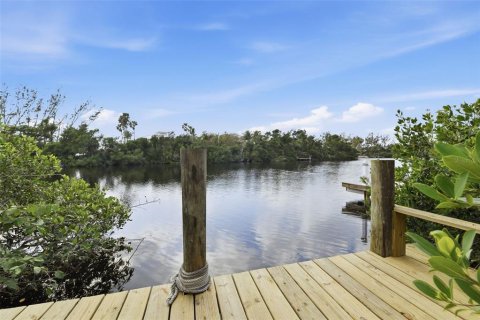 House in Sarasota, Florida 2 bedrooms, 89.74 sq.m. № 2205142 - photo 24