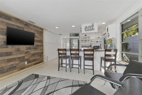 House in Sarasota, Florida 2 bedrooms, 89.74 sq.m. № 2205142 - photo 9