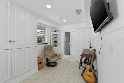 House in Sarasota, Florida 2 bedrooms, 89.74 sq.m. № 2205142 - photo 14