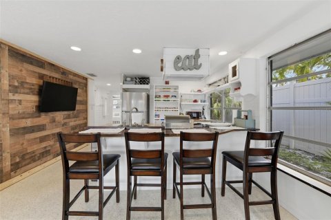 House in Sarasota, Florida 2 bedrooms, 89.74 sq.m. № 2205142 - photo 3
